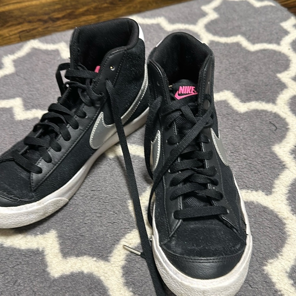 Women Nike blazers black and silver